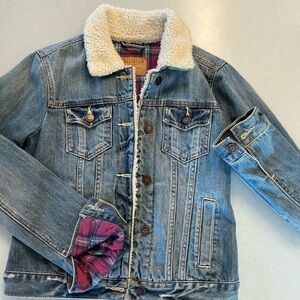 Hollister womens Denim Jacket with Cream Sherpa Collar